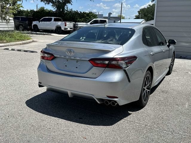 Toyota Camry SE 2021