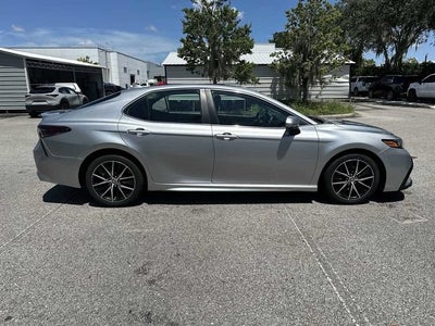Toyota Camry SE 2021