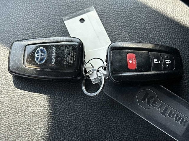 Toyota RAV4 Hybrid XLE 2022