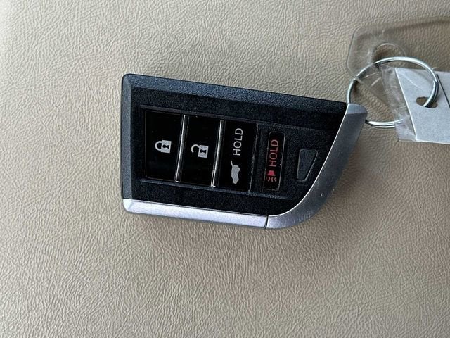 Acura RDX 2023, versión básica