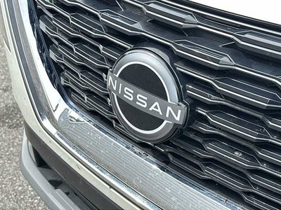 Nissan Rogue SV con tracción delantera (2023)