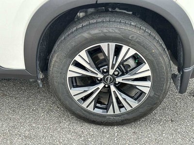 Nissan Rogue SV con tracción delantera (2023)