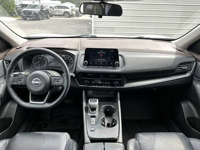 Nissan Rogue SV con tracción delantera (2023)