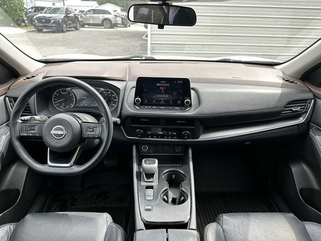 Nissan Rogue SV con tracción delantera (2023)