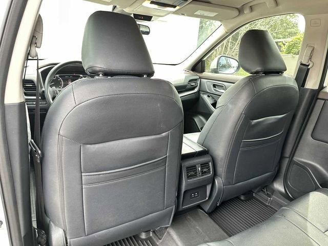 Nissan Rogue SV con tracción delantera (2023)