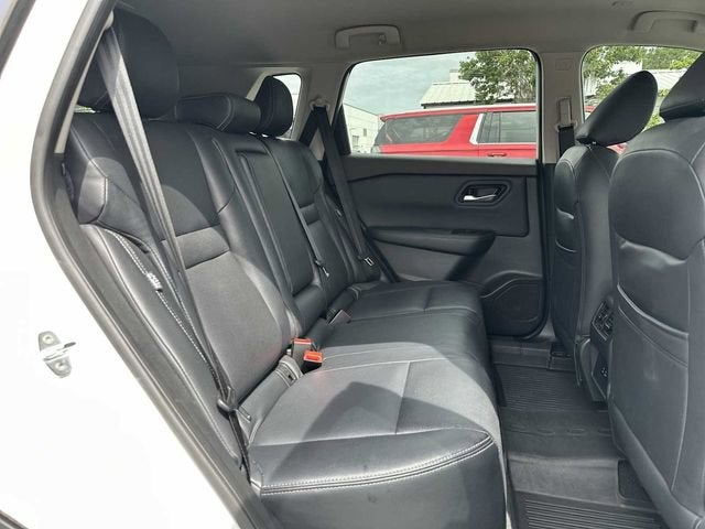 Nissan Rogue SV con tracción delantera (2023)