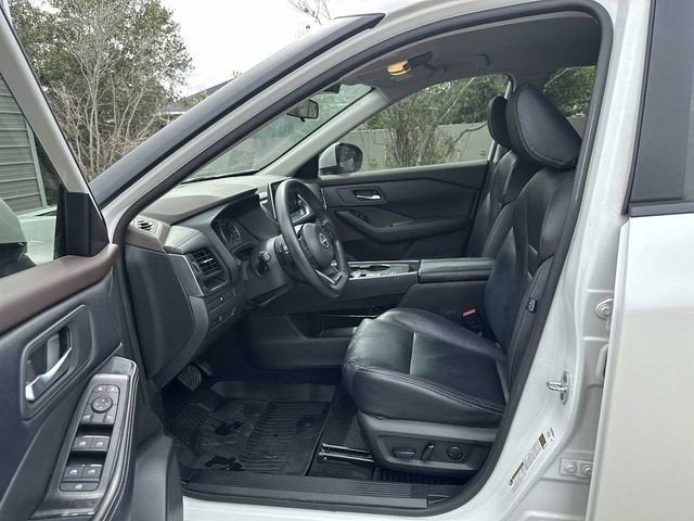 Nissan Rogue SV con tracción delantera (2023)