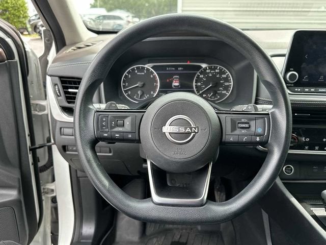 Nissan Rogue SV con tracción delantera (2023)