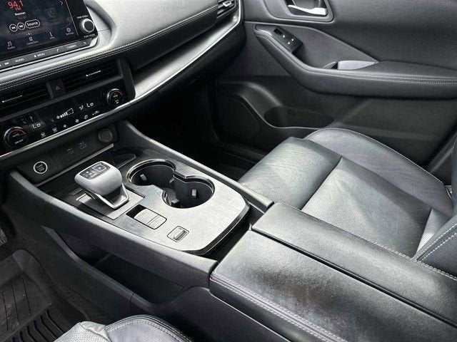 Nissan Rogue SV con tracción delantera (2023)