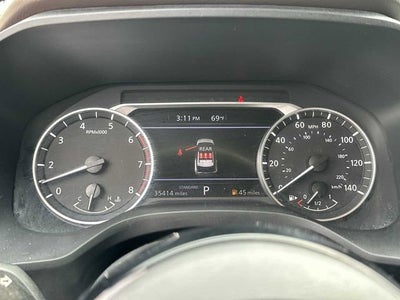 Nissan Rogue SV con tracción delantera (2023)