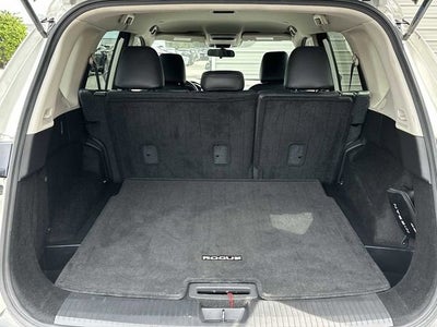 Nissan Rogue SV con tracción delantera (2023)