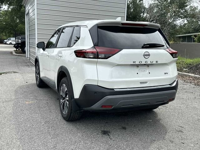 Nissan Rogue SV con tracción delantera (2023)