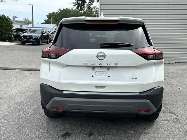 Nissan Rogue SV con tracción delantera (2023)