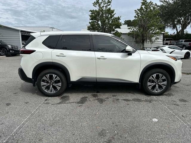 Nissan Rogue SV con tracción delantera (2023)