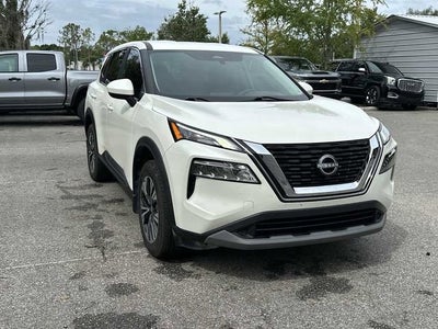 Nissan Rogue SV con tracción delantera (2023)