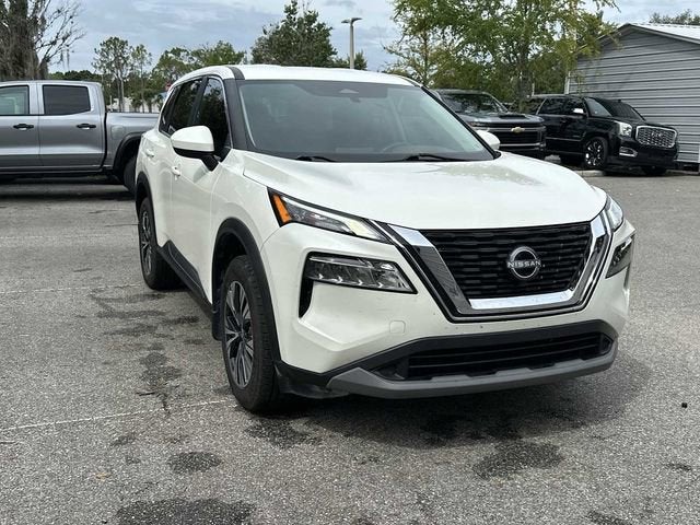 Nissan Rogue SV con tracción delantera (2023)
