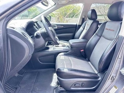 Nissan Pathfinder SV 2020