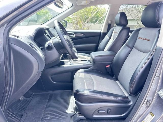 Nissan Pathfinder SV 2020