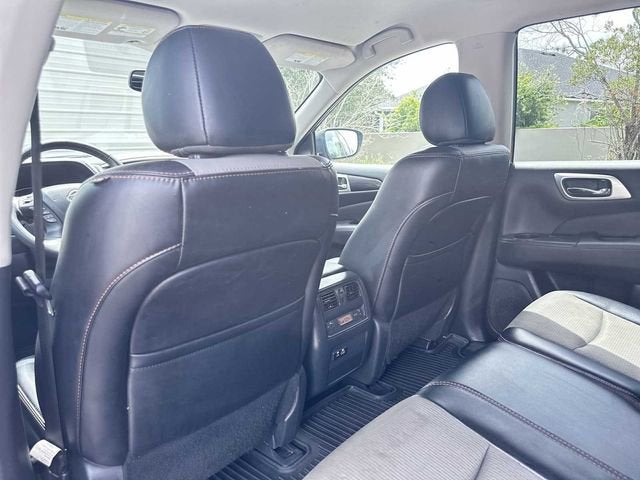 Nissan Pathfinder SV 2020