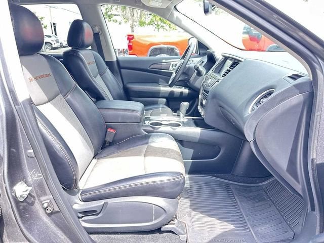 Nissan Pathfinder SV 2020
