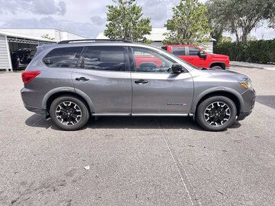 Nissan Pathfinder SV 2020