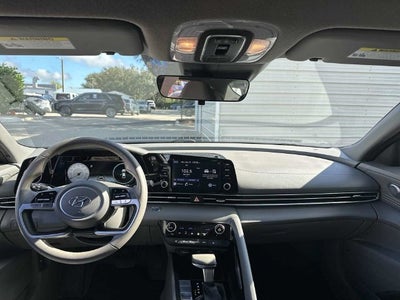 Hyundai Elantra SEL 2022