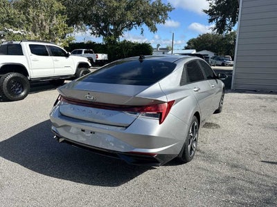 Hyundai Elantra SEL 2022