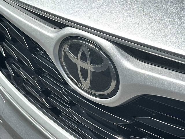Toyota Highlander LE 2021