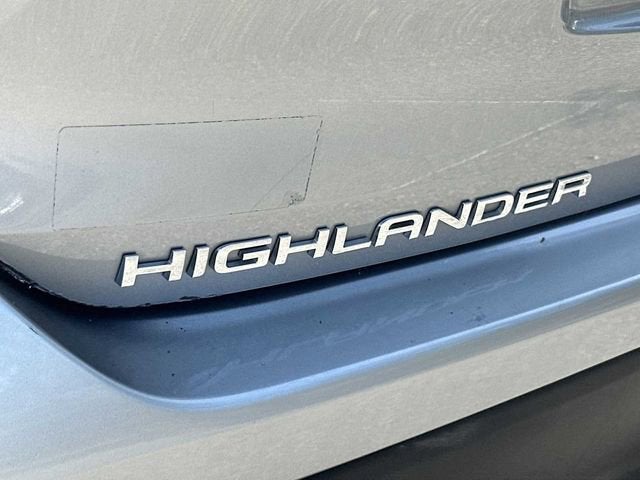 Toyota Highlander LE 2021