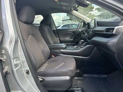Toyota Highlander LE 2021