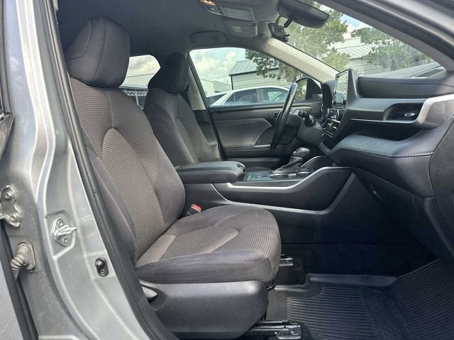 Toyota Highlander LE 2021