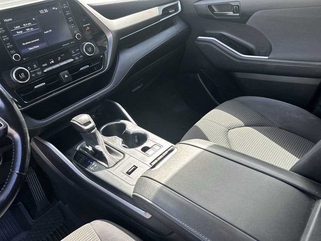 Toyota Highlander LE 2021