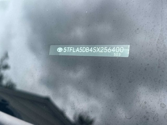 Toyota Tundra 4WD SR5 de 2025