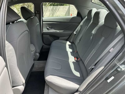 Hyundai Elantra SEL 2024