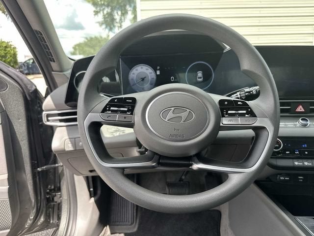 Hyundai Elantra SEL 2024