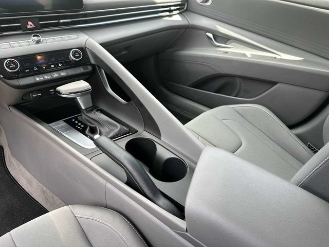 Hyundai Elantra SEL 2024
