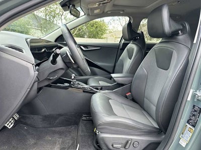 Kia Niro EX Touring 2023